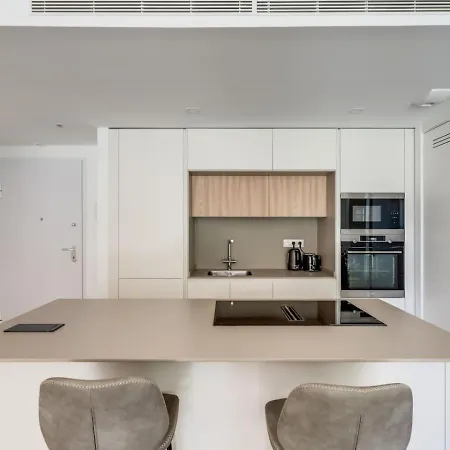 Ultimate - Jade Tower - Perfect Location Apartment *